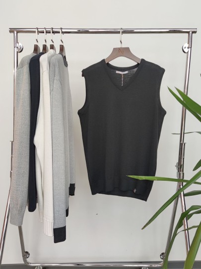 Black merino vest Kalev 7